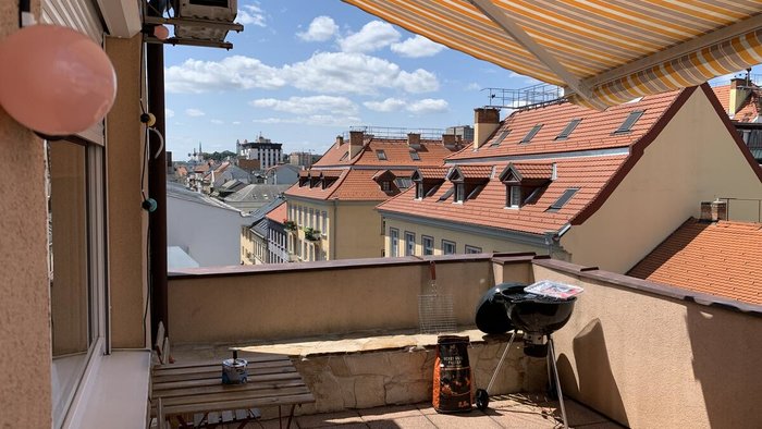 Apartment with BIG terrace FREE parking Grill STARE MESTO-10