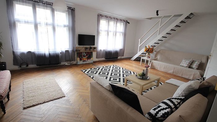 Big apartment with 6 rooms close to City Center-9