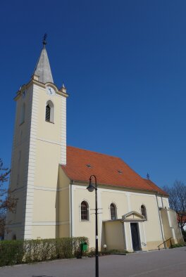 Farský kostol nanebovzatia Panny Márie a sv. Juraja-2