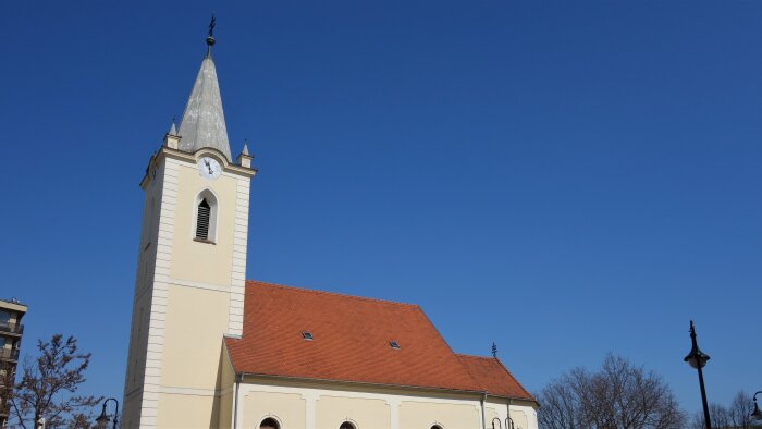 Farský kostol nanebovzatia Panny Márie a sv. Juraja-1