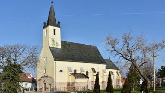 NKP Farský kostol sv. Martina - Hrnčiarovce nad Parnou-8