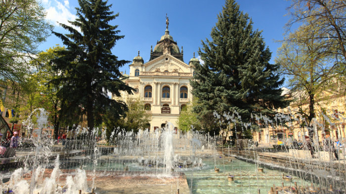 Gesangsbrunnen und Glockenspiel in Košice-5
