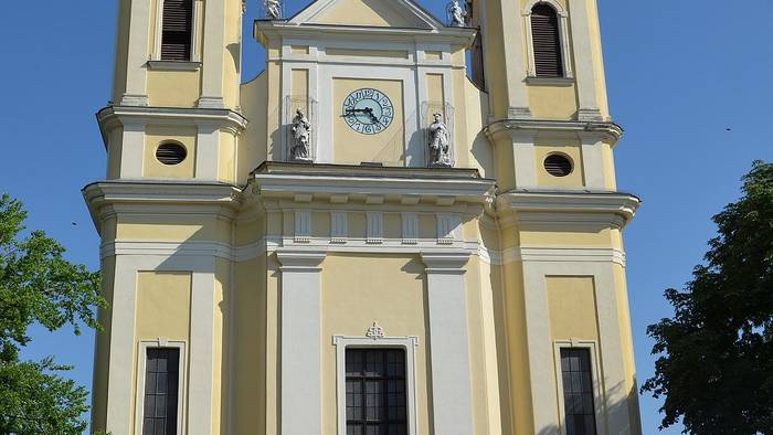 Římskokatolický kostel sv. Štěpána Krále v Galantě-1
