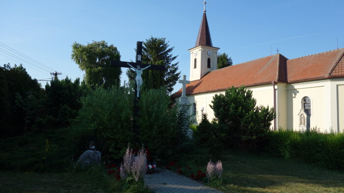 Centrální kříž na hřbitově - Igram-3