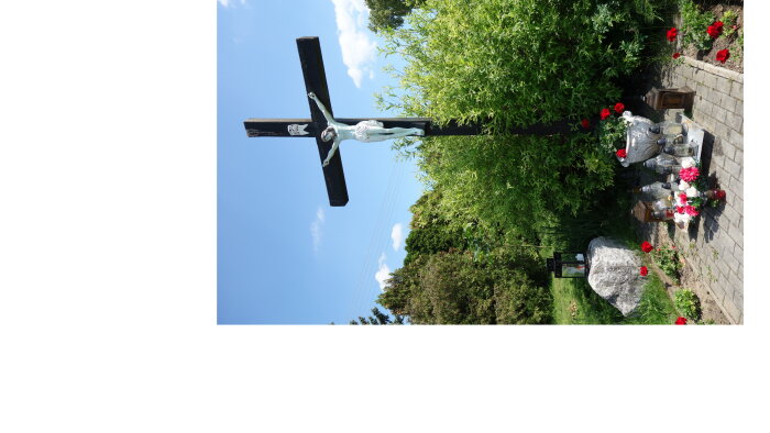 Centrální kříž na hřbitově - Igram-4