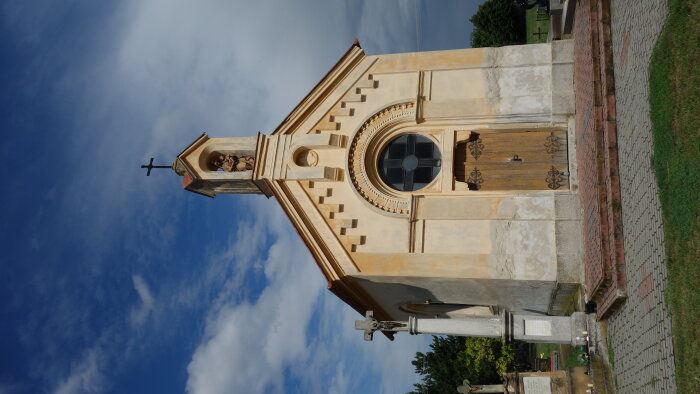 Kaplnka sv. Kríža na cintoríne - Čataj-7