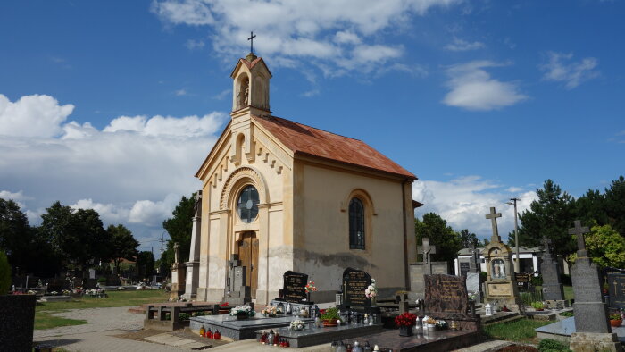Kaplnka sv. Kríža na cintoríne - Čataj-1