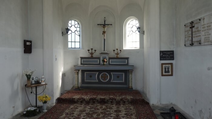 Kaplnka sv. Kríža na cintoríne - Čataj-2
