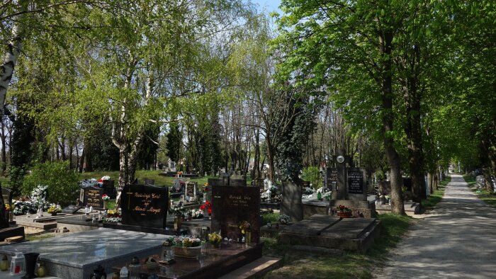 Hřbitov - Velké Úlany-2