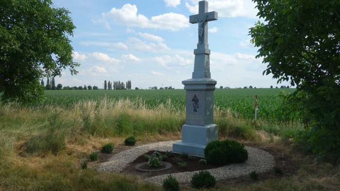 Cross on the old Ružindol road-3