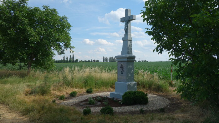 Cross on the old Ružindol road-2