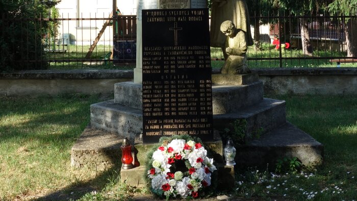 A halál emlékműve a második világháborúban - Hrnčiarovce nad Parnou-1