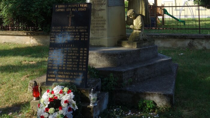 Pamätník padlým v 2. svetovej vojne - Hrnčiarovce nad Parnou-2