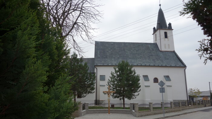 Kreuz bei der Kirche - Hrnčiarovce nad Parnou-3