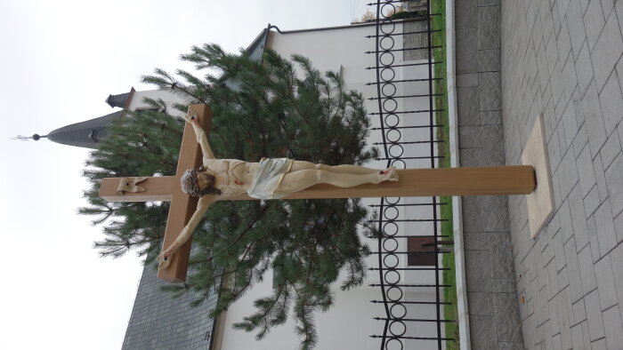 Kreuz bei der Kirche - Hrnčiarovce nad Parnou-5