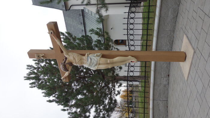 Kreuz bei der Kirche - Hrnčiarovce nad Parnou-6