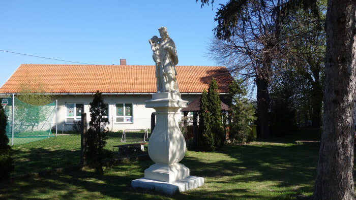 Socha sv. Ján Nepomucký - Veľký Grob-1