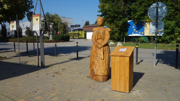 Statue von Mária Hollósyová - Cífer-1