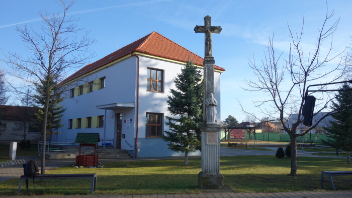 Cross at the old school - Voderady-1