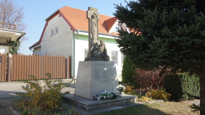 Denkmal für die Gefallenen - Trstín-1