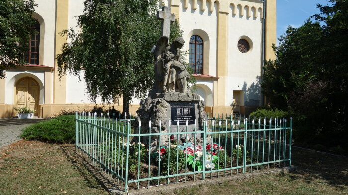 Emlékmű elesett katonáknak Jablonec-2