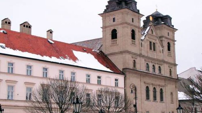 Kostel Nejsvětější Trojice (premonstráti, maďarský)-1