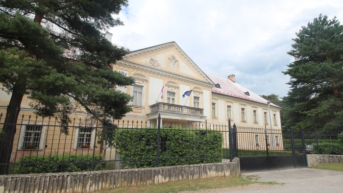 Classicist manor house - Nitrianska Streda-1
