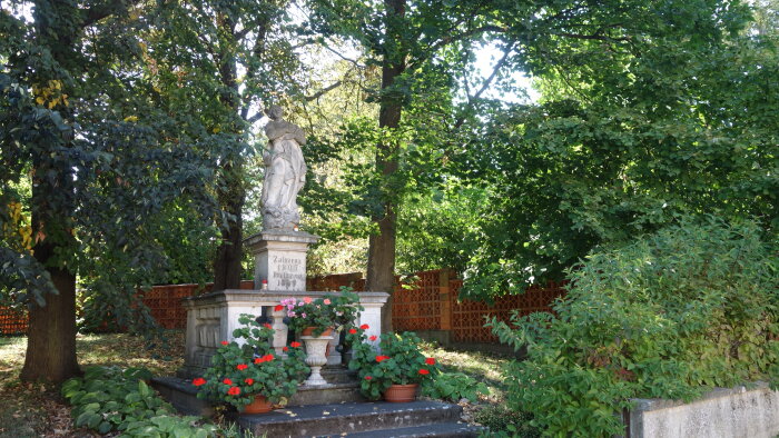 Statue der Unbefleckten Jungfrau Maria - Suchá nad Parnou-1