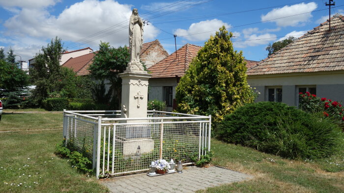 Statue Unserer Lieben Frau von Lourdes - Kapelle-1