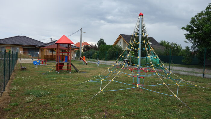 Játszótér és gyakorlóterület - Čataj-3