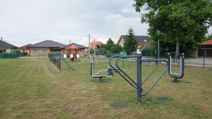 Playground and exercise area - Čataj-5
