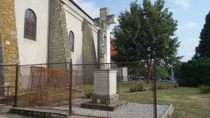 Kamenný kríž pri kostole - Vištuk-1
