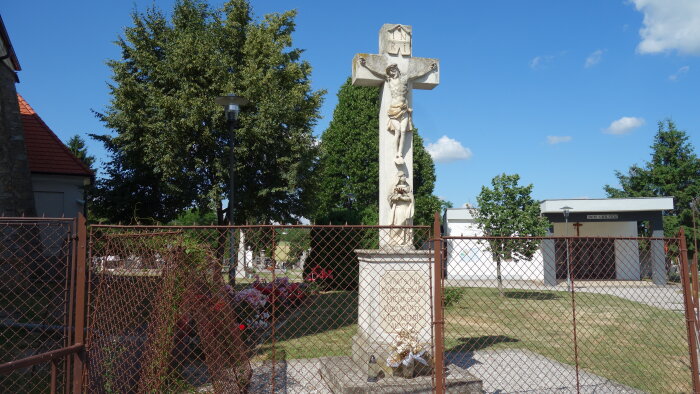 Kamenný kríž pri kostole - Vištuk-2
