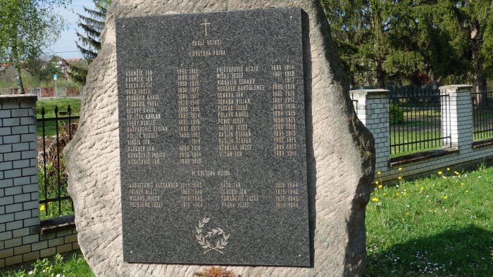 Pomník padlým vojákům - Budmerice-2