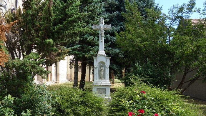 Kříž u kostela - Báhoň-1