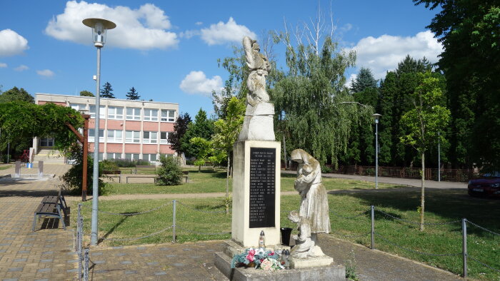 Pomník padlým - Báhoň-1